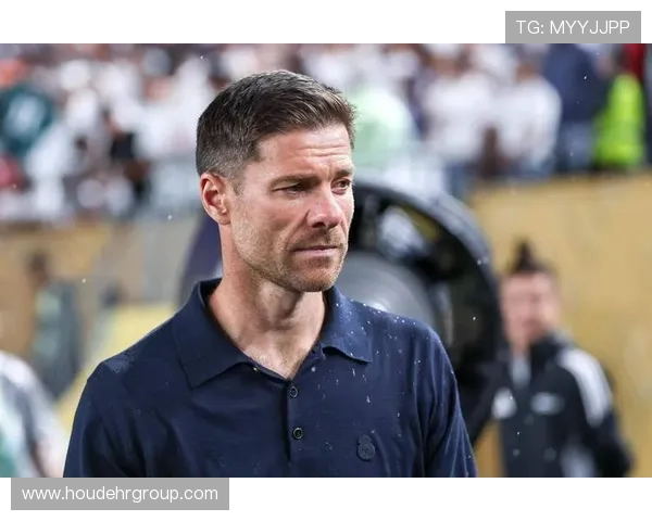 阿隆索直言不满：皇马首秀上半场过于急躁，中场调整显成效(2)